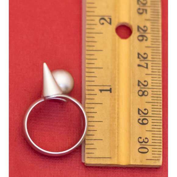 Size 8, Vintage Abstract Unique Silver Tone Ring - F33 - Picture 3 of 3